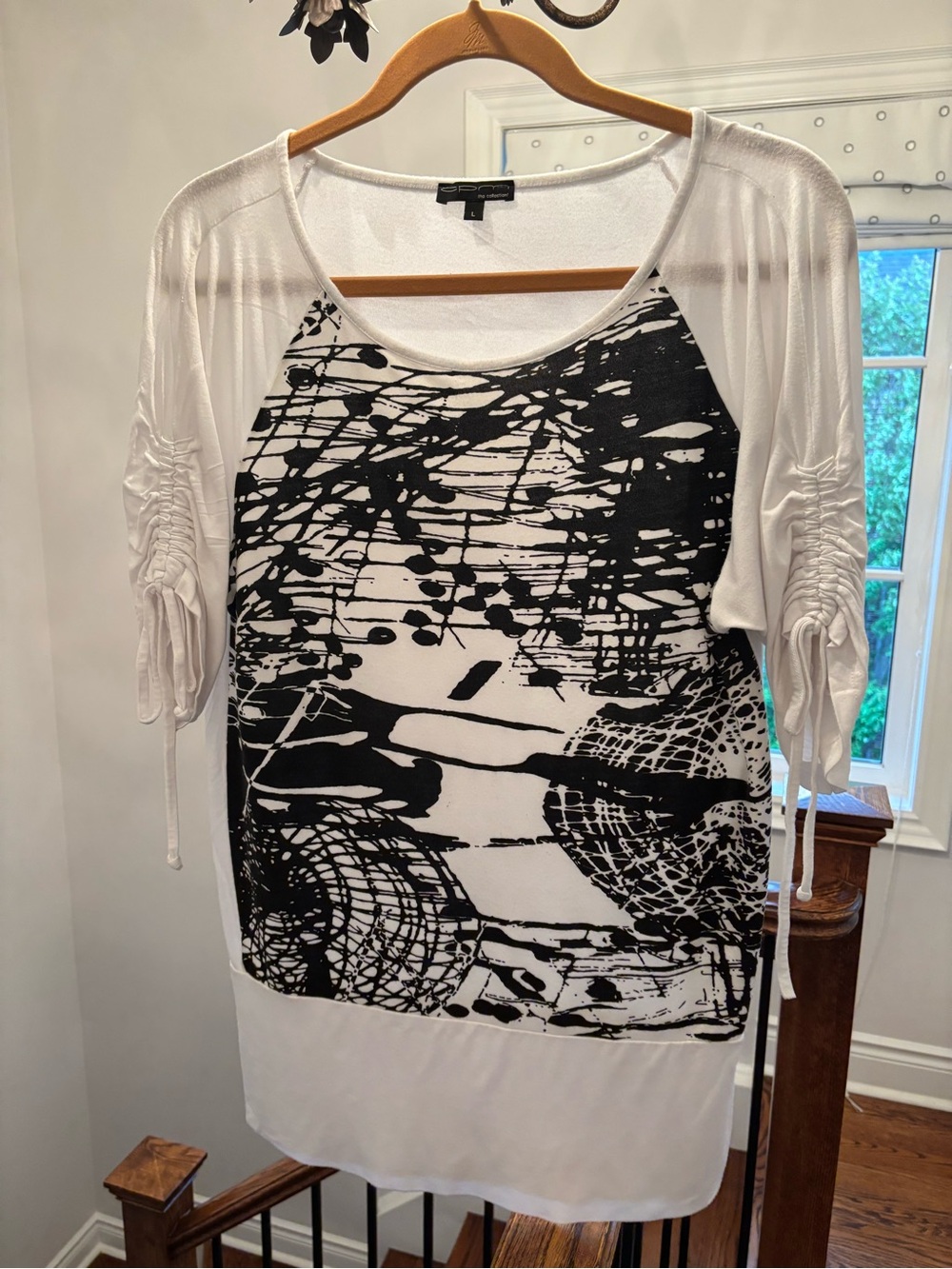 Graphic Ruched-Sleeve White & Black Tee